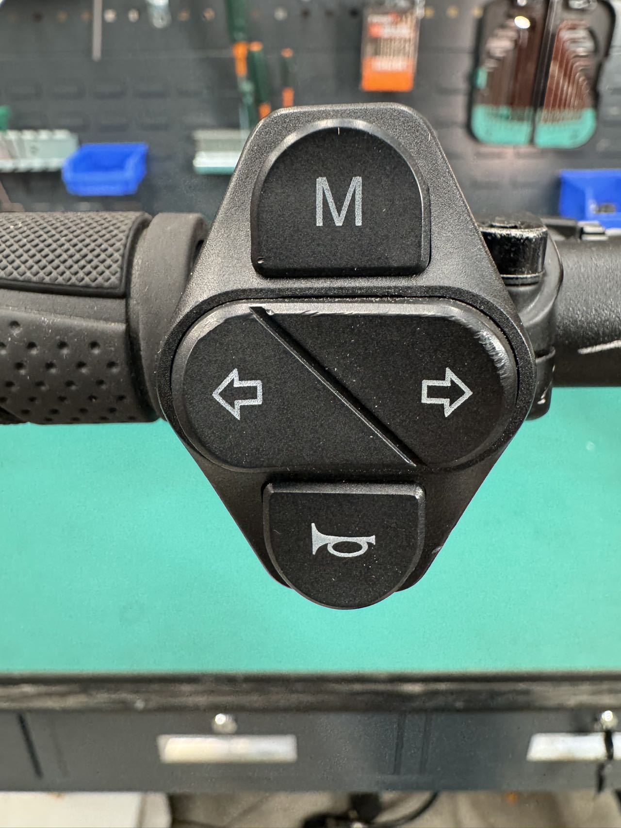 H2  Turning Indicator/Horn Switch